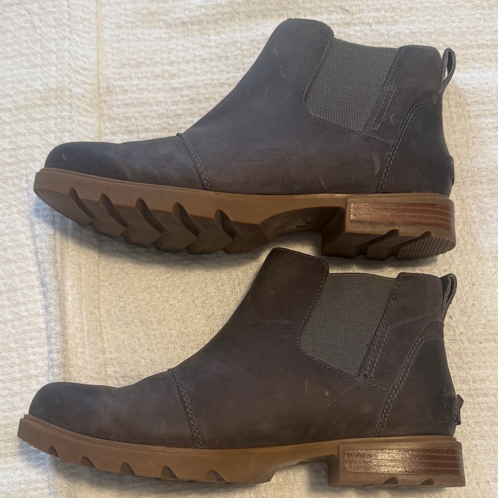 Sorel Women’s Emile  Chelsea boots 8.5